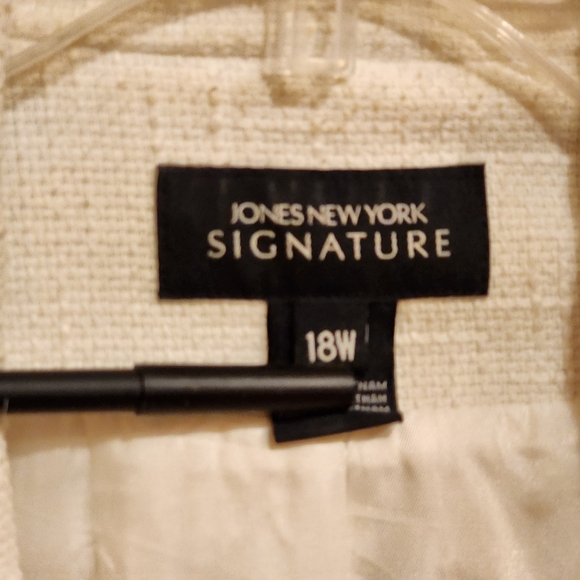 Vintage Jones New York Cream Blazer - Picture 4 of 6
